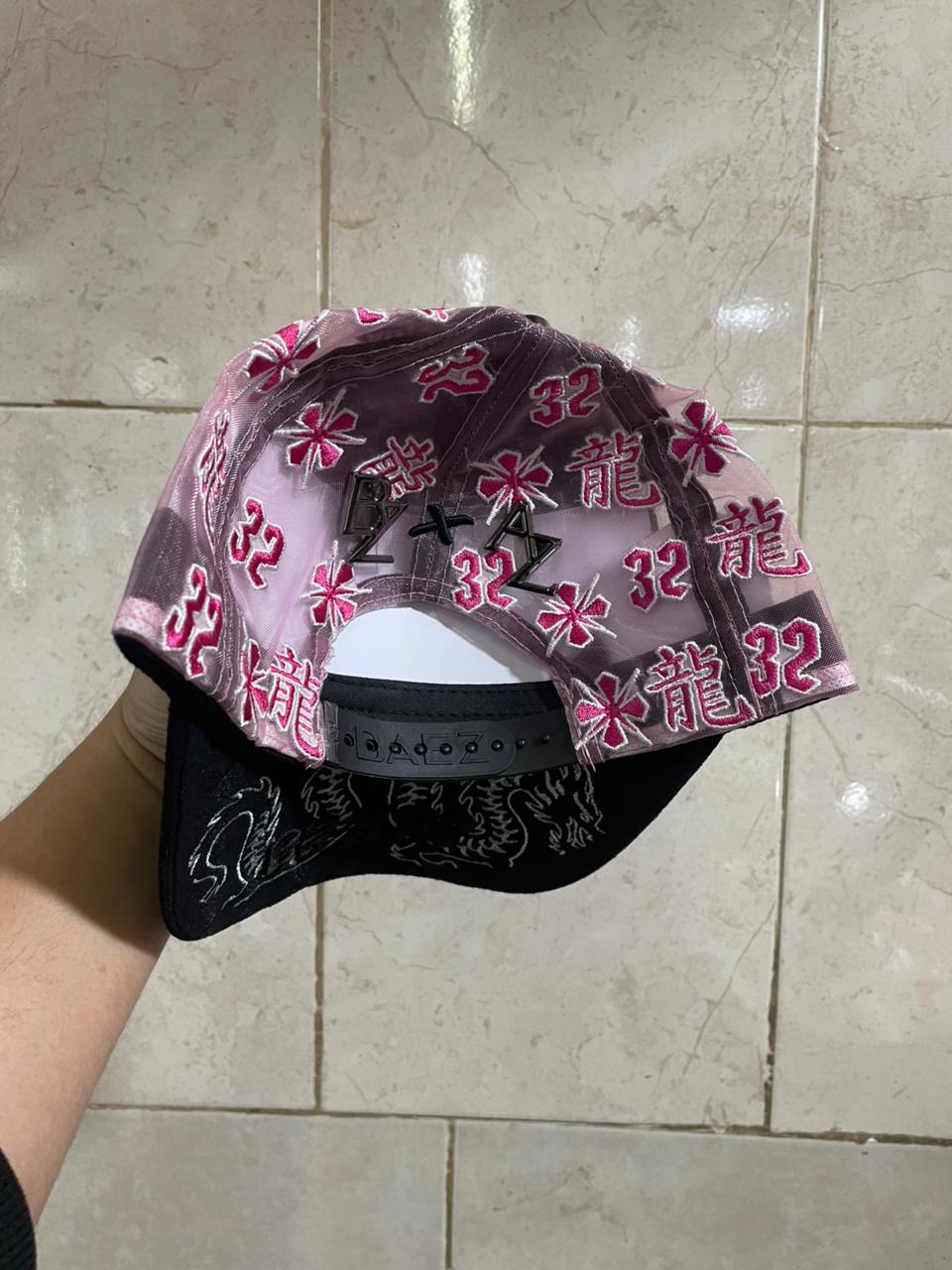 Gorra Gallo Fino – Modelo "ABz Dragon Pink"