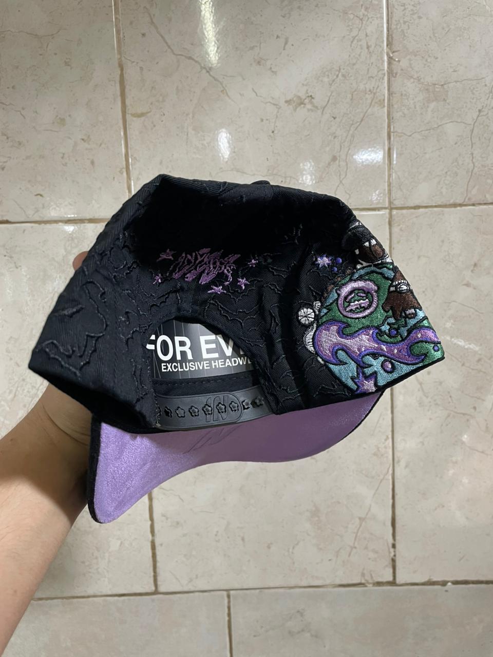 Gorra Urbana – Modelo "Purple Melancholy Bat" (Edición Especial Dark Cyber-Y2K)