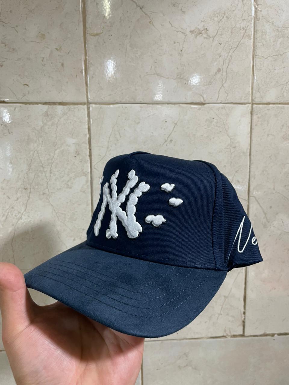 Gorra Urbana – Modelo "NY Cloud Navy" (Edición Especial Suede)