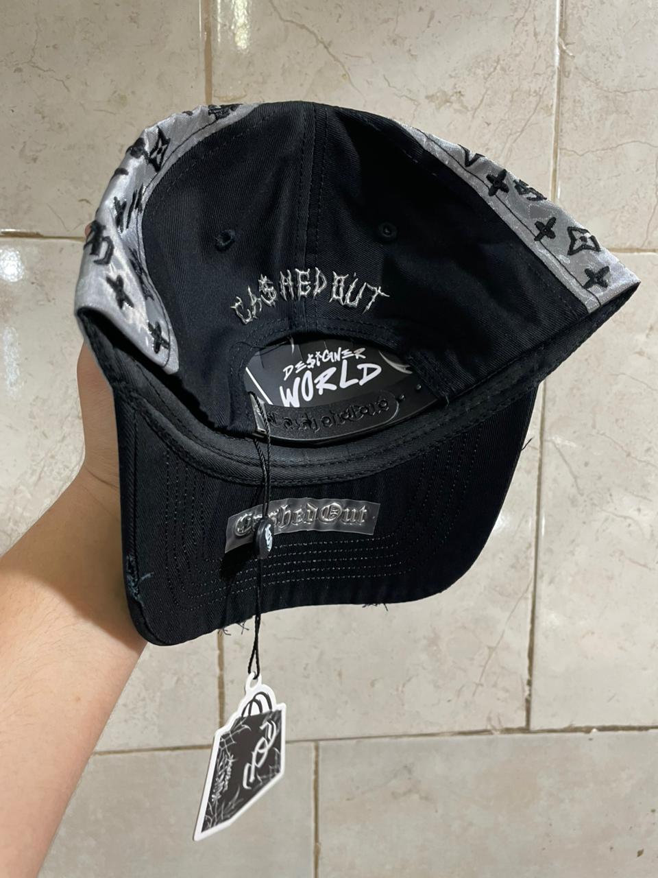 Gorra Urbana – Modelo "NY Liquid Metal" (Edición Cyber-Gothic)