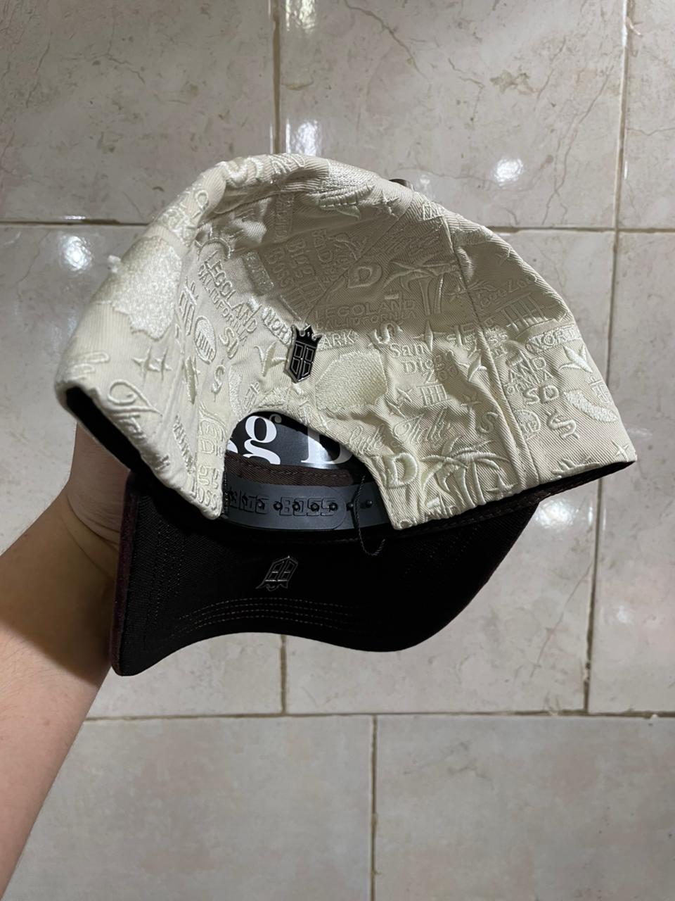 Gorra Gallo Fino – Modelo "SD California Dreamin'" (Edición Premium Chocolate)