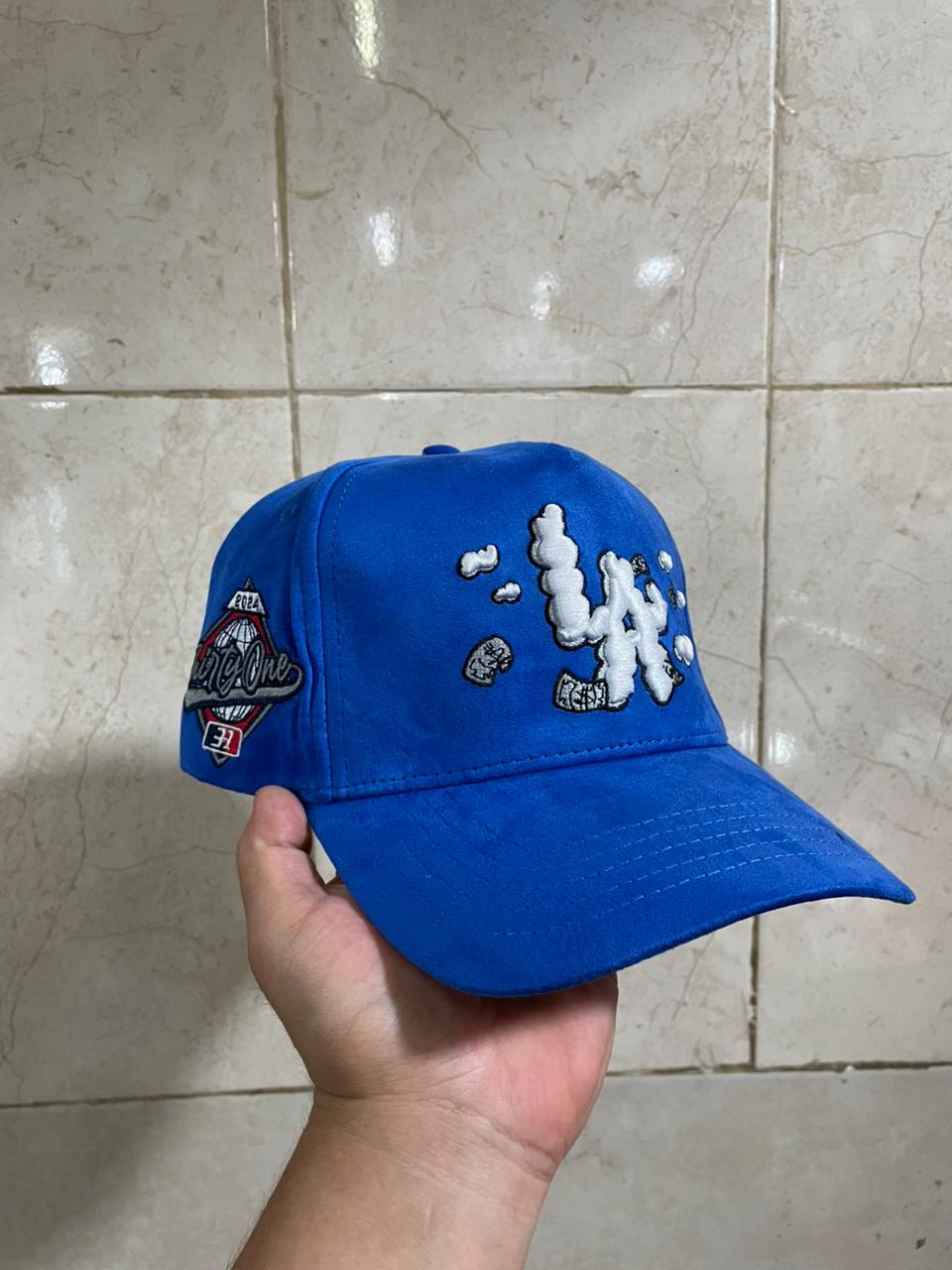 Gorra Gallo Fino – Modelo "LA Cloud Blue" (Edición West Coast)
