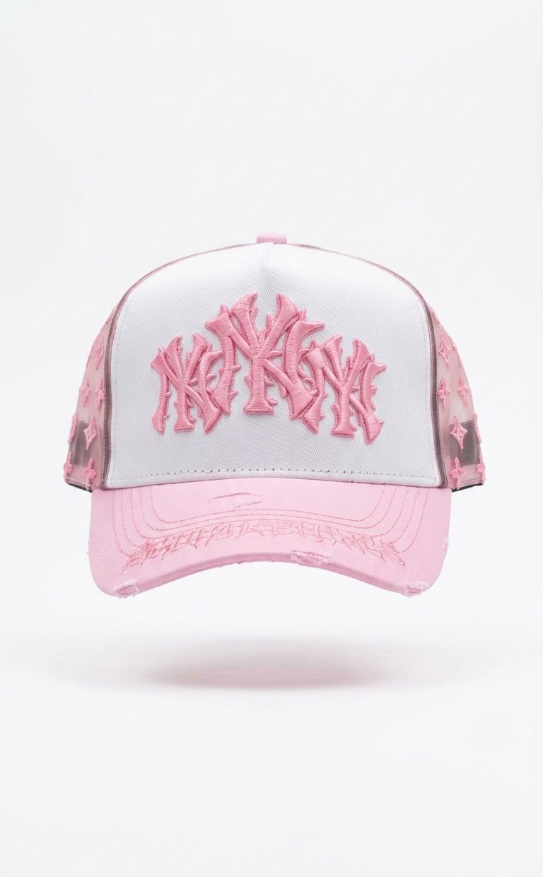Gorra Urbana – Modelo "NY Triple Gothic Pink" (Edición Cyber-Y2K)