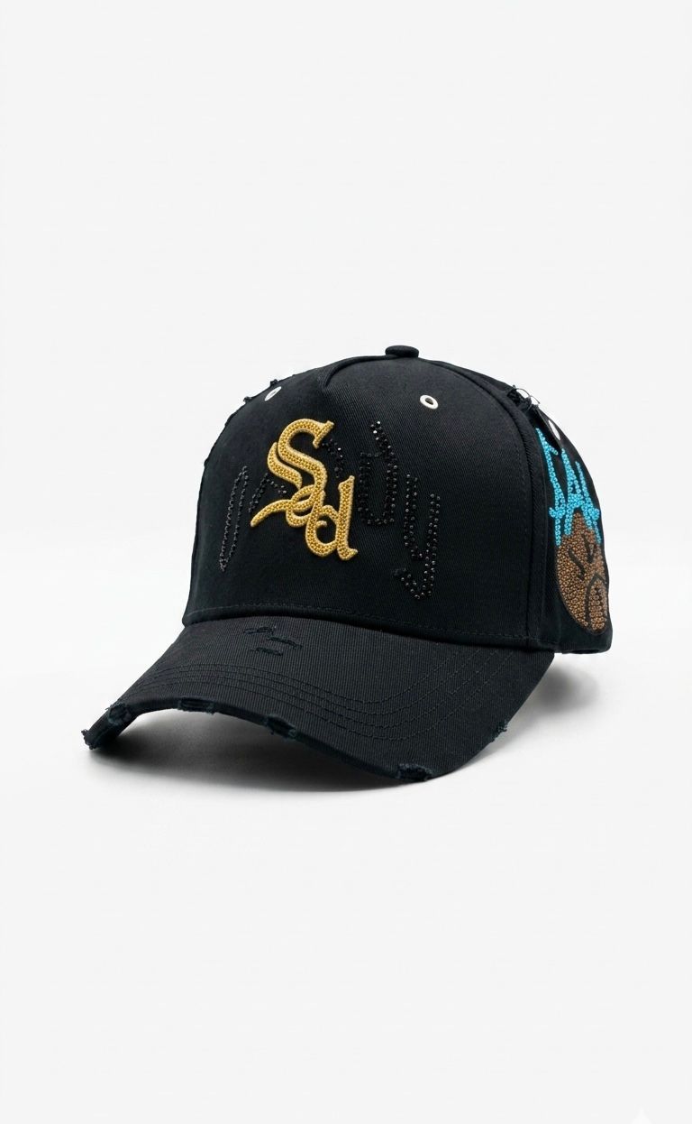 Gorra Urbana – Modelo "SD Monogram Black & Gold" (Edición Especial Rhinestones)